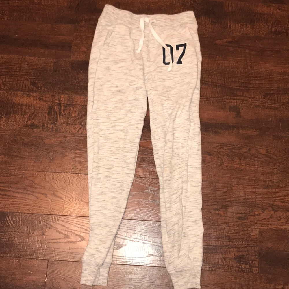 White/grey joggers